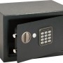 Elektronischer Möbeltresor in Dunkelgrau, mit geöffneter Tür und Zahlenschloss.