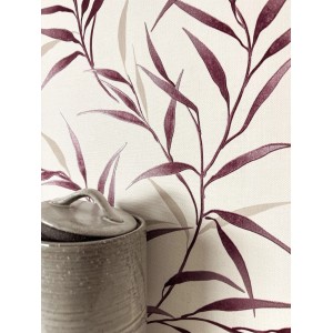 Newroom Vliestapete Aissa: Rotes, strukturiertes Blumenmuster auf hellem Grund. Dekorative Tapete.