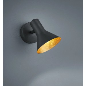 Schwarzer 1er Spot Nina mit goldfarbener Innenseite für stimmungsvolle Beleuchtung.