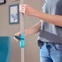 Detailaufnahme: Leifheit Clean Twist Disc Mop Ergo mit Drehmechanik am Stiel für Reinigungsgeräte.