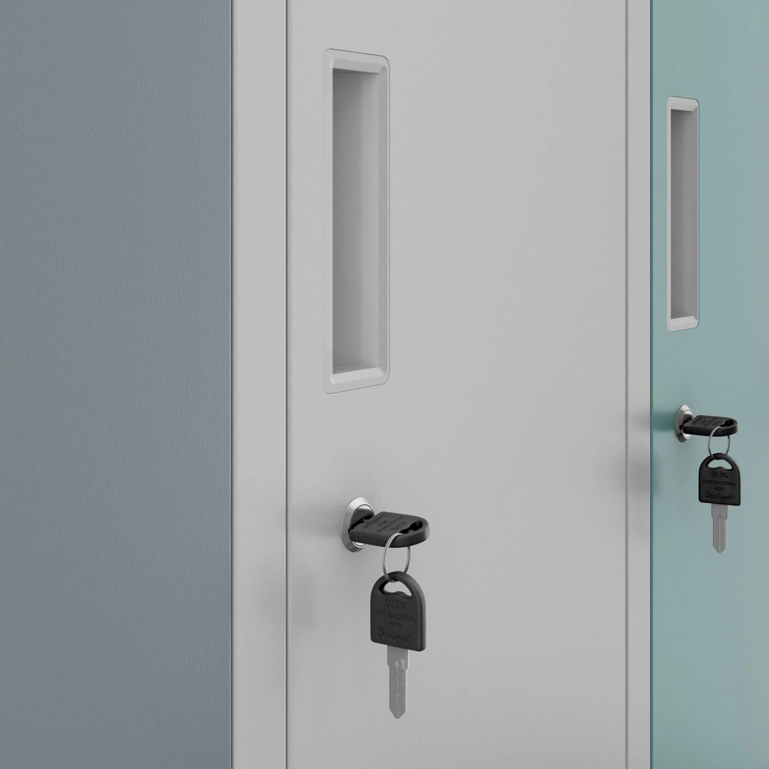 Detailaufnahme: Jan Nowak Metallspind Umkleideschrank mit Fächern, Schlössern und Belüftung.