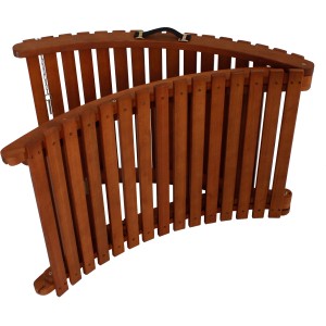 Zusammengeklapptes 2er-Set Garden Pleasure Faltliege Nassau aus geöltem Eukalyptusholz.