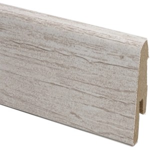 MDF Sockelleiste Modern Eiche hell, 18x40x2400 mm, für einen sauberen Wandabschluss.