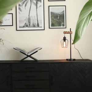 Schwarze QAZQA Tischlampe Stronk aus Holz, eine rustikale Innenleuchte für Wohnzimmer, Schlafzimmer oder Büro.