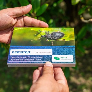 e-nema Nematoden-Packung zur Schädlingsbekämpfung gegen Dickmaulrüsslerlarven.