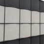 Nahaufnahme: Braune zaunzu Sichtschutzstreifen Delux mit Wabenstruktur im Doppelstabmattenzaun.