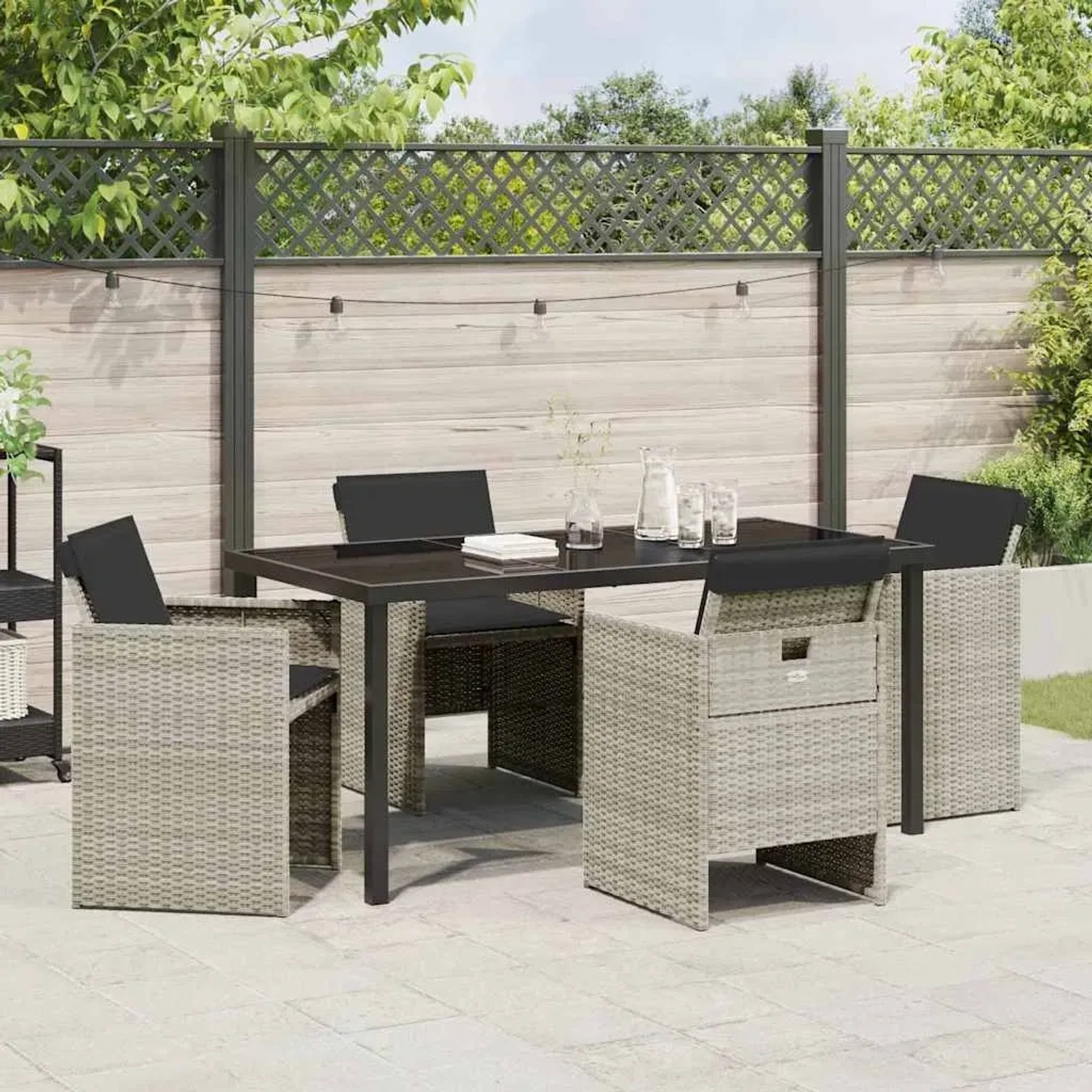 Hellgraue 5-tlg. vidaXL Garten Essgruppe aus Poly Rattan mit Tisch und Stühlen.