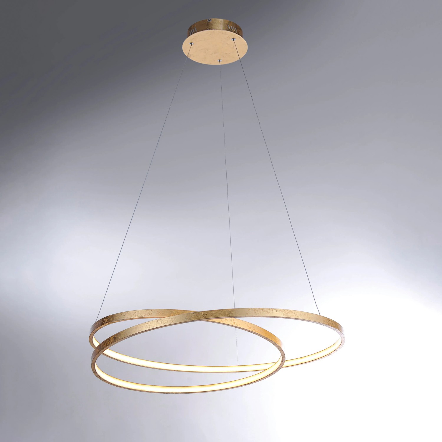 Goldene LED-Pendelleuchte Roman von Paul Neuhaus, Ø 72 cm, dimmbar.
