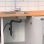 Kirchhoff Raumspar Siphon für Küchenspüle mit Geräteanschluss unter Spülbecken.