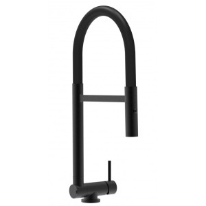 Schwarze VIZIO Küchenarmatur für Vorfenster-Montage mit Handbrause und schwenkbarem Auslauf.