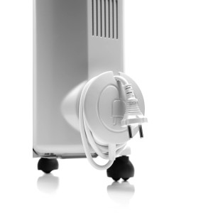 DeLonghi Radiator TRRS 1225 Detail: Kabelaufwicklung und Stecker des weißen Heizgeräts.