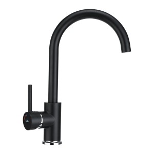 Schwarze baliv Küchenarmatur KI-1831 mit hohem, gebogenem Auslauf.