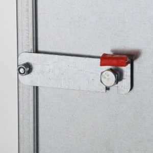 Detailaufnahme Verschlussmechanismus ITA Räucherofen aus legiertem Stahl.