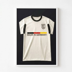 K-Möbel Trikot Rahmen Weiß 60x80 cm mit Trikot "Made in Germany".