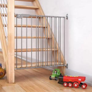 Dolle Kindersicherheitsgitter Lars, grau, an Treppe montiert. Türschutzgitter für Kinder.