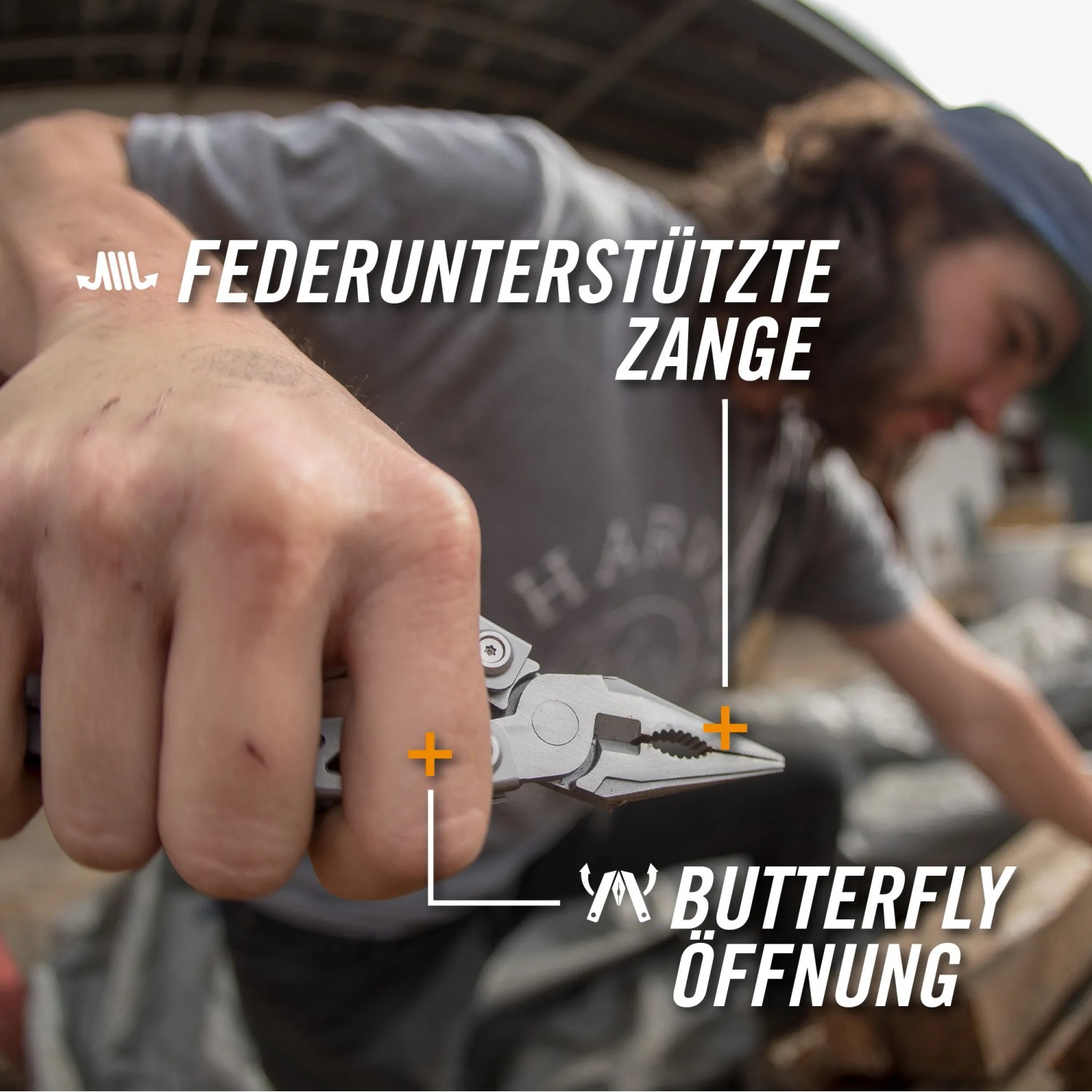 Gerber Multi-Tool Suspension Nxt mit Zange in der Hand, Edelstahl, 15 Werkzeuge.