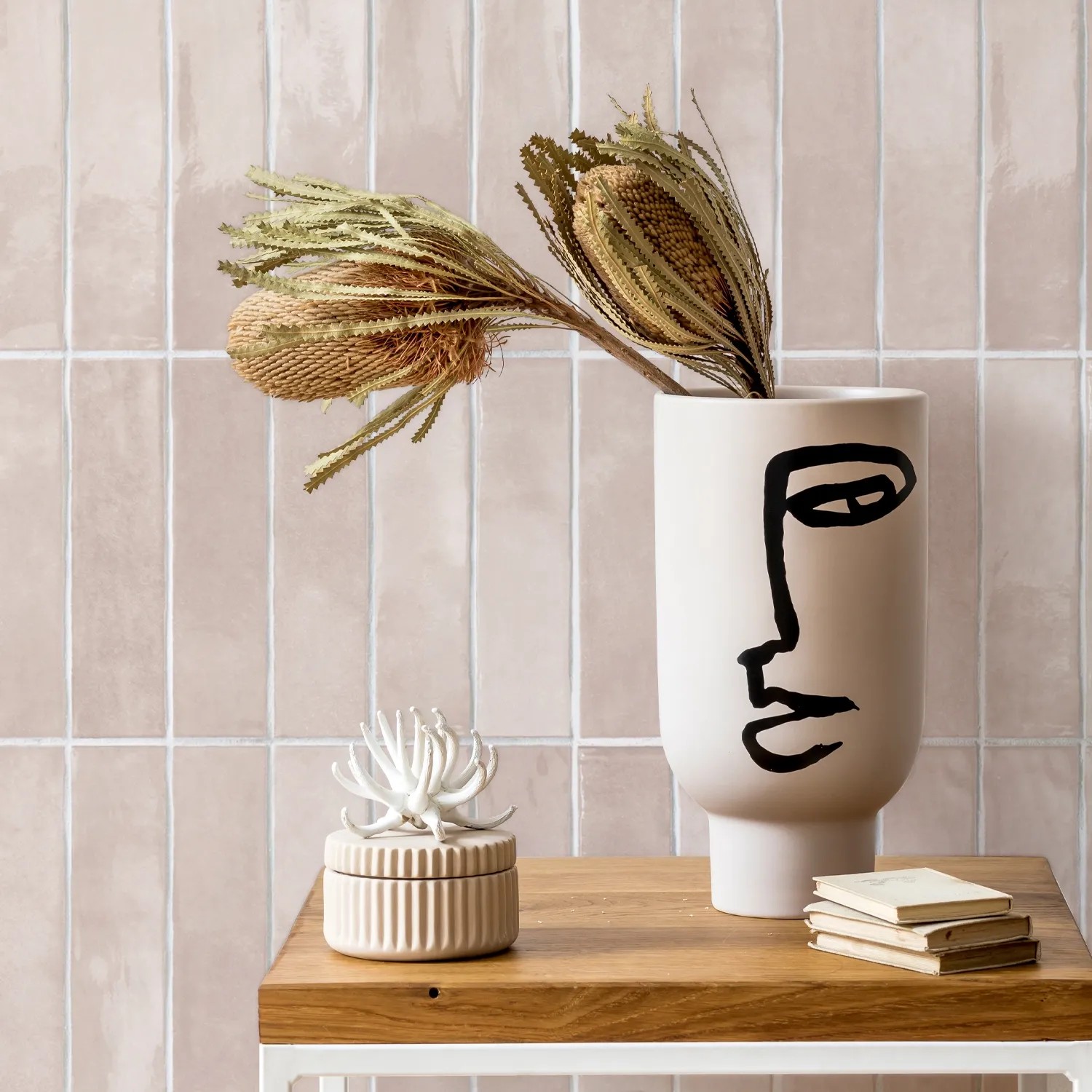 Grosfillex Wandpaneele Element 3D Optik Vertical Tiles Rose als Wandverkleidung.
