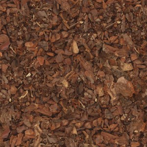 Nahaufnahme von Galamio Kiefernrinde Mix, brauner Rindenmulch zur Bodenabdeckung.