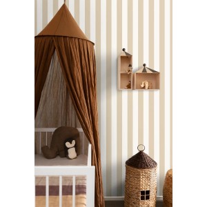 ESTAhome Streifen Tapete in Weiß und Beige im Kinderzimmer mit Deko.