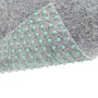 Grauer Primaflor Rasenteppich mit grünen Noppen für Balkon und Terrasse.