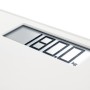 Detailansicht der weißen Leifheit Digital Style Sense Safe 100 Personenwaage mit LCD-Anzeige.