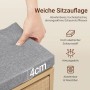 Detailaufnahme: Graue Sitzfläche der Schuhbank mit atmungsaktivem, waschbarem Bezug.
