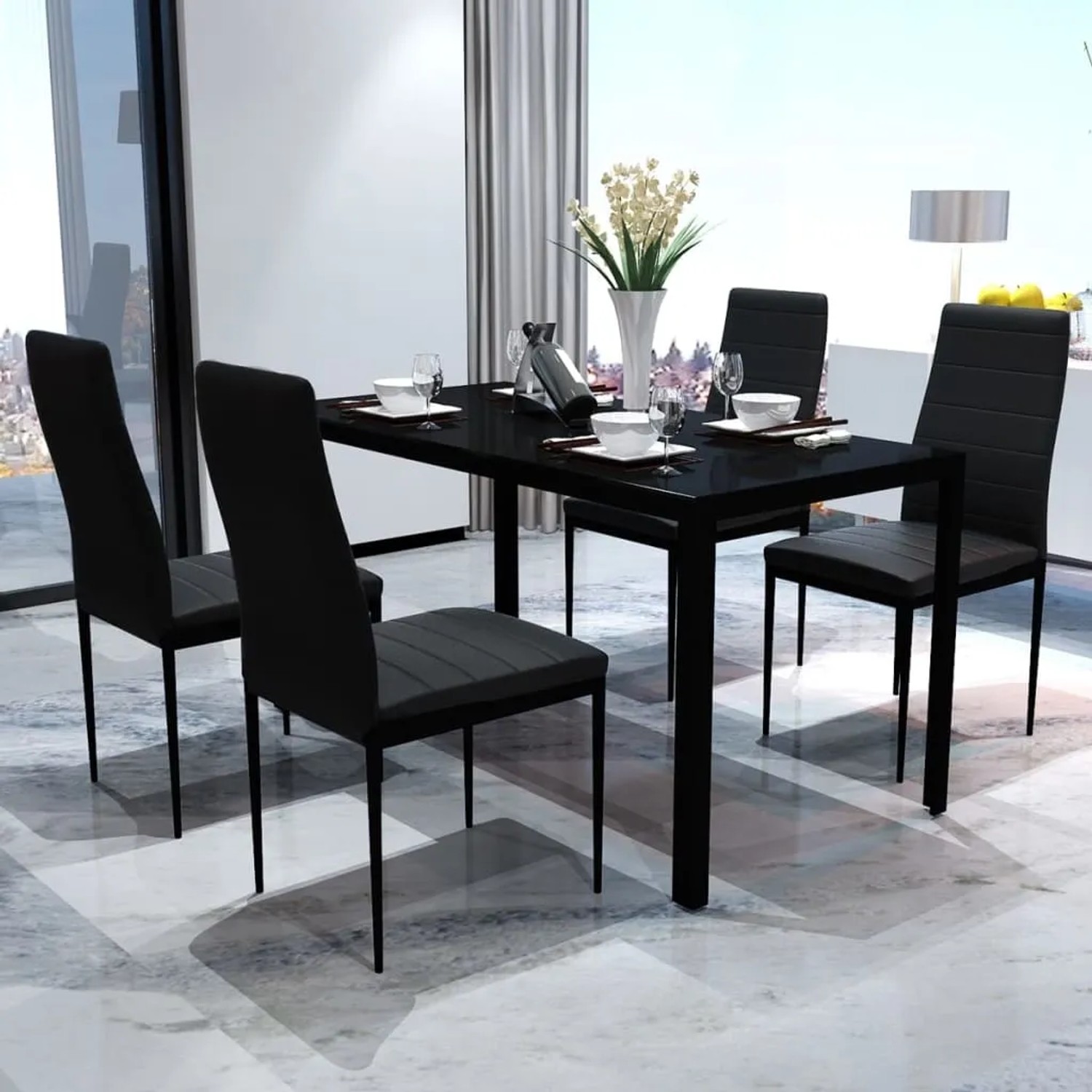 Schwarzes 5-teiliges Esstisch-Set mit Glasplatte und Kunstlederstühlen für Esszimmer.