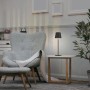 Schwarze LED-Akku-Tischleuchte Euria von Just Light auf Beistelltisch im Wohnzimmer.