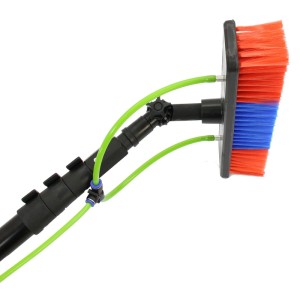 Monstershop Teleskopstange 6,14m mit Bürste und Wasserdüsen für Fensterreinigung.