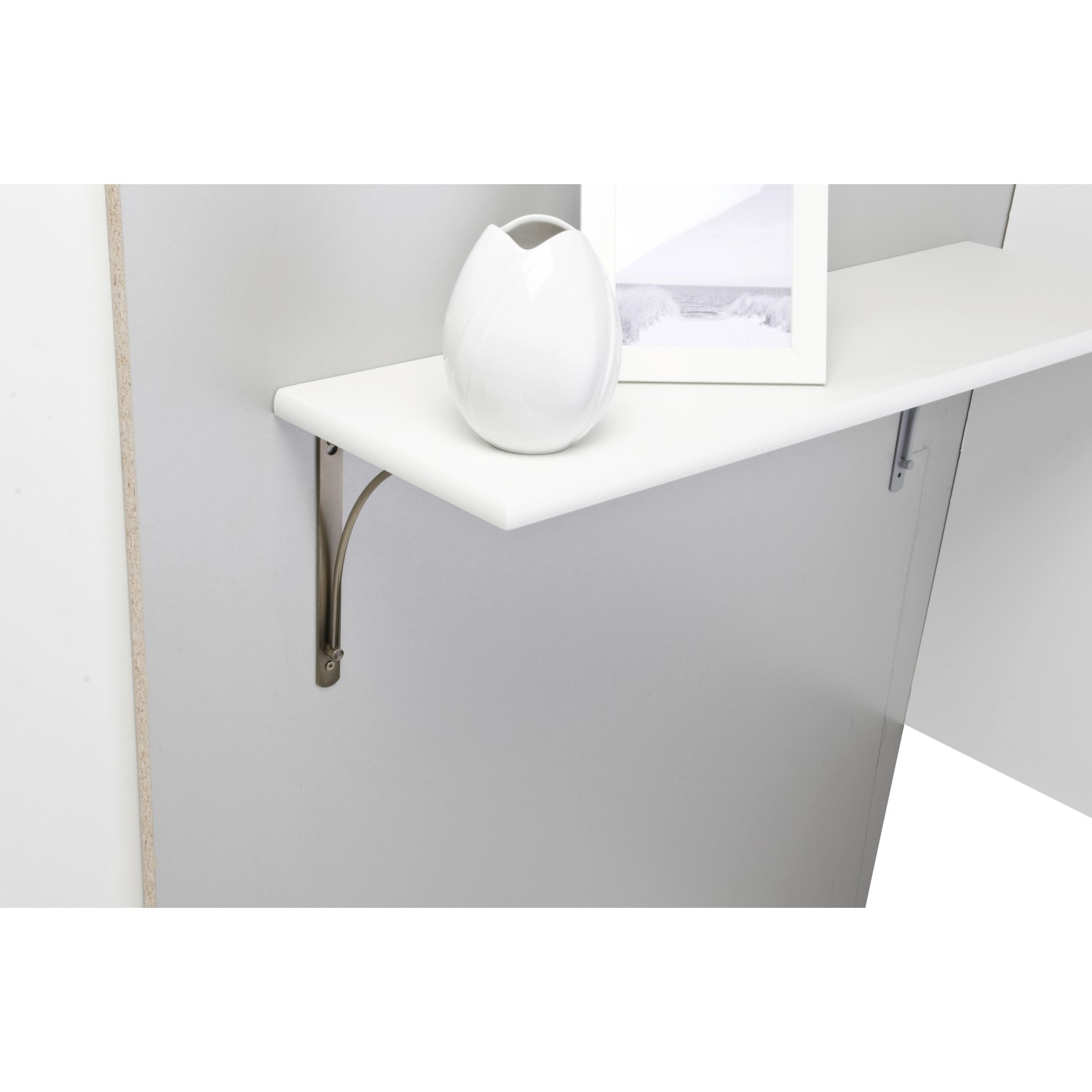 OBI Konsole Kottos in Antik-Silber mit weißem Regalbrett, Vase und Bilderrahmen an grauer Wand.