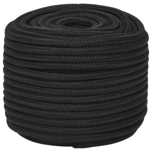 Schwarzes Bootsseil (14 mm, 25 m) aus Polypropylen, aufgerollt.