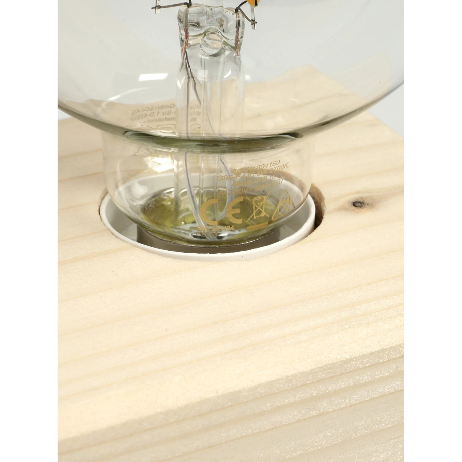 DIY Tischleuchte von CREATE! by OBI mit silber verspiegelter Glühbirne und Holzsockel.