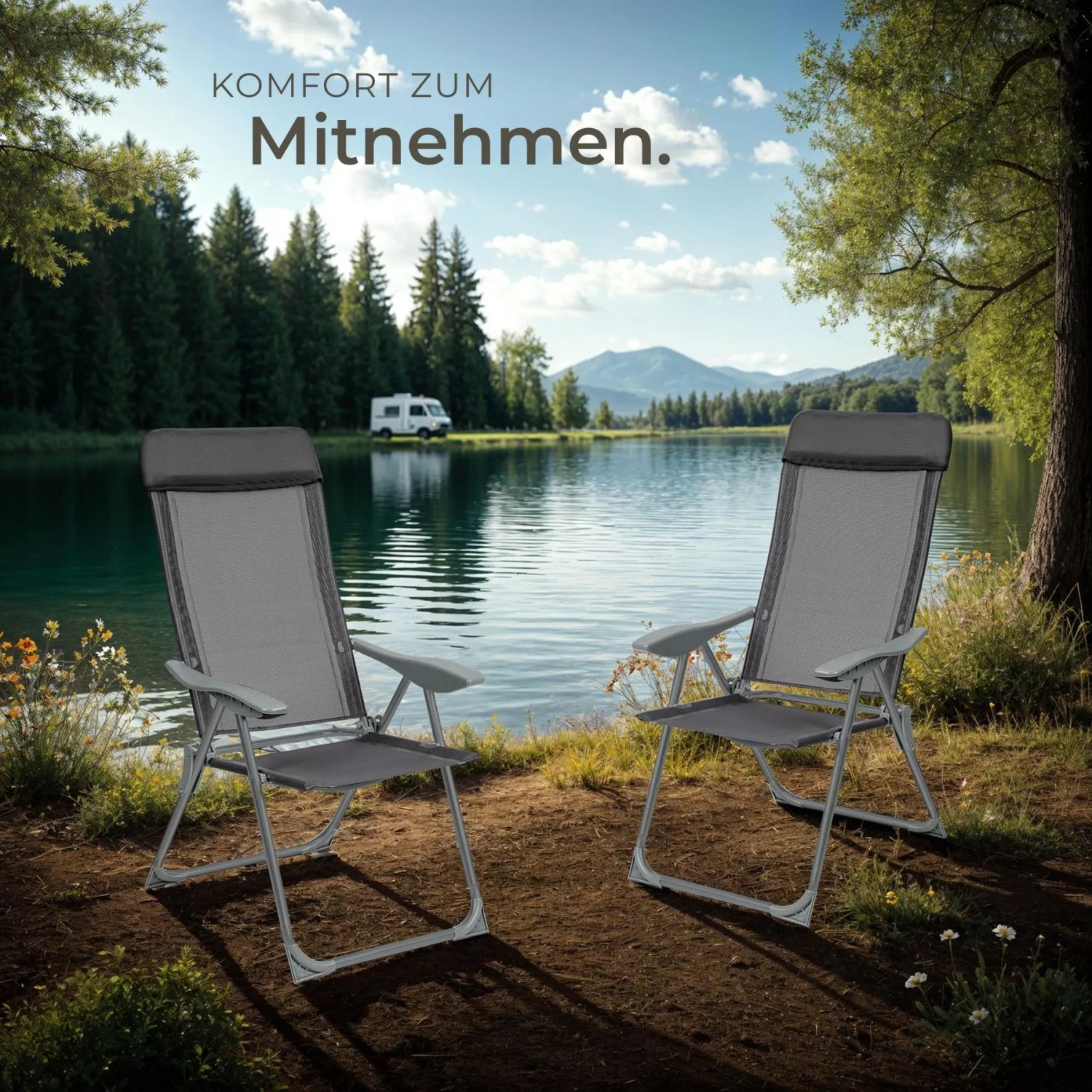 Zwei klappbare anthrazitfarbene Aluminium Gartenstühle am Seeufer. Hohe Rückenlehne, ideal für Garten.
