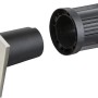 Eckiger Bodeneinbaustrahler Style II aus Edelstahl, mit schwarzem Gehäuse und Montagezubehör.