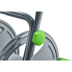 Detailaufnahme: Grauer Geka Schlauchwagen mit grünem Drehknopf.