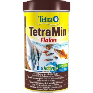 Tetra Min Flakes 500ml: Flockenfutter für Zierfische im Aquarium.