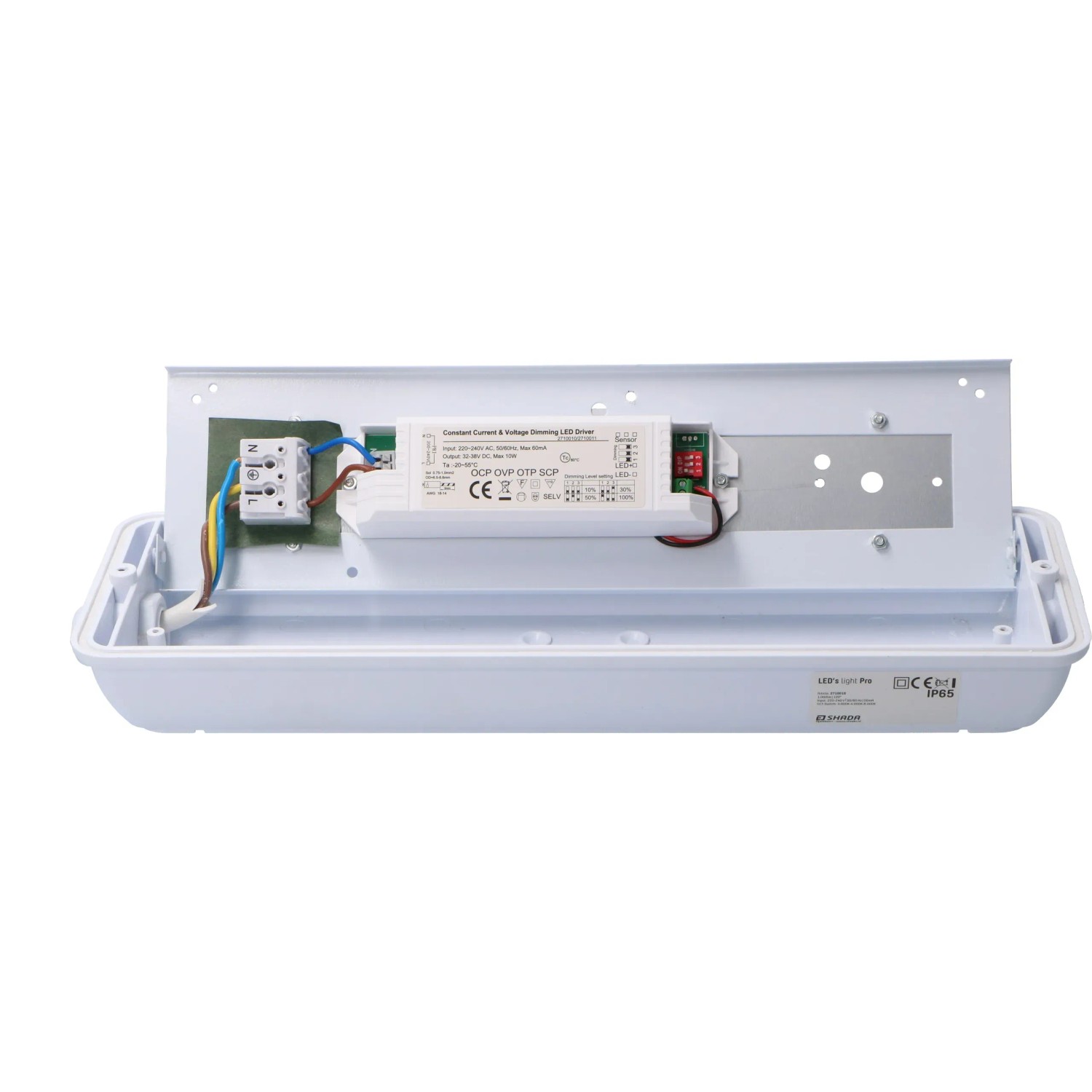 Geöffnete, weiße LED-Feuchtraumleuchte Strip 11W, Details der Elektronik sichtbar.