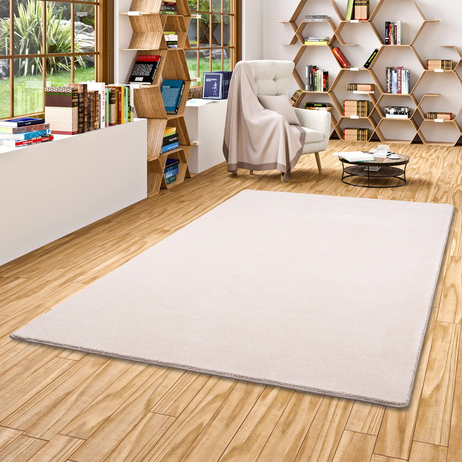 Beiger Snapstyle Hochflor Teppich "Touch" (80x320cm) im Wohnzimmer.
