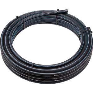 Schwarzes PE-Verlegerohr (Ø 25 mm, 25 m) für Kaltwassersysteme, aufgerollt.