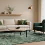 Wohnzimmer mit grünem Lola&Moi Teppich Jodhpur (140x200cm), Sofa, Sessel und Tisch.