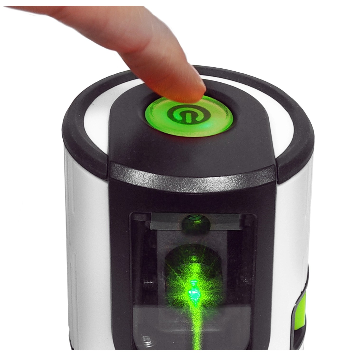 Laserliner EasyCross-Laser Green im Detail: Finger drückt grünen Power-Knopf, grüner Laserstrahl sichtbar.