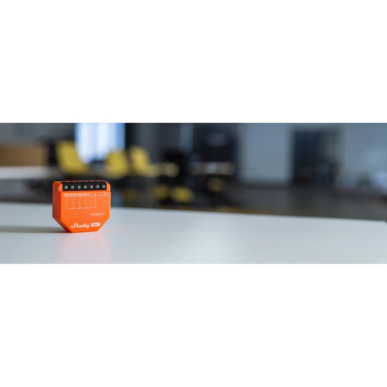 Shelly i4 Gen3 Relaismodul in Orange für Hausautomation, Unterputzmontage.