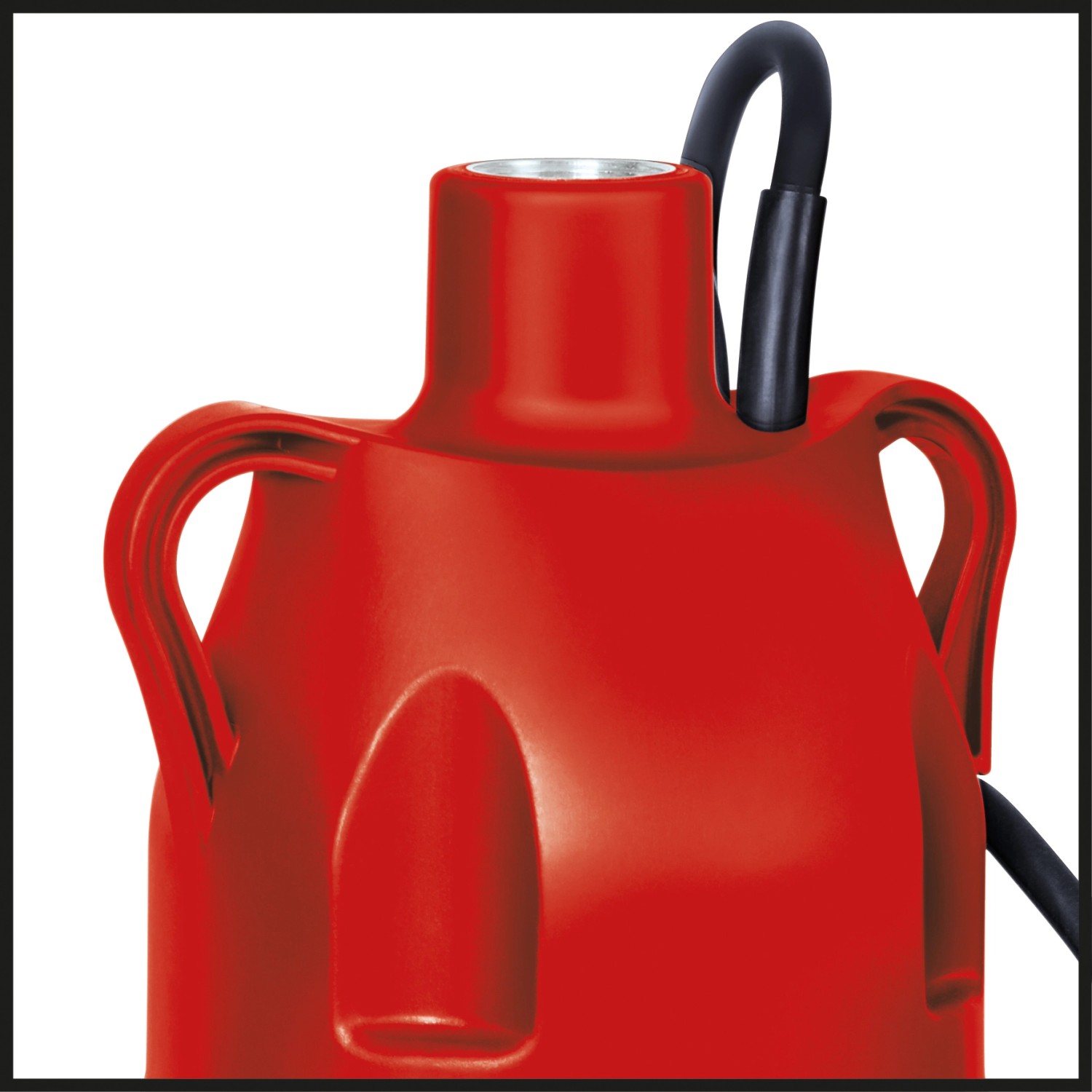 Detailaufnahme: Rote Einhell Tauchdruckpumpe GC-DW 900 N mit Kabel und Tragegriffen.