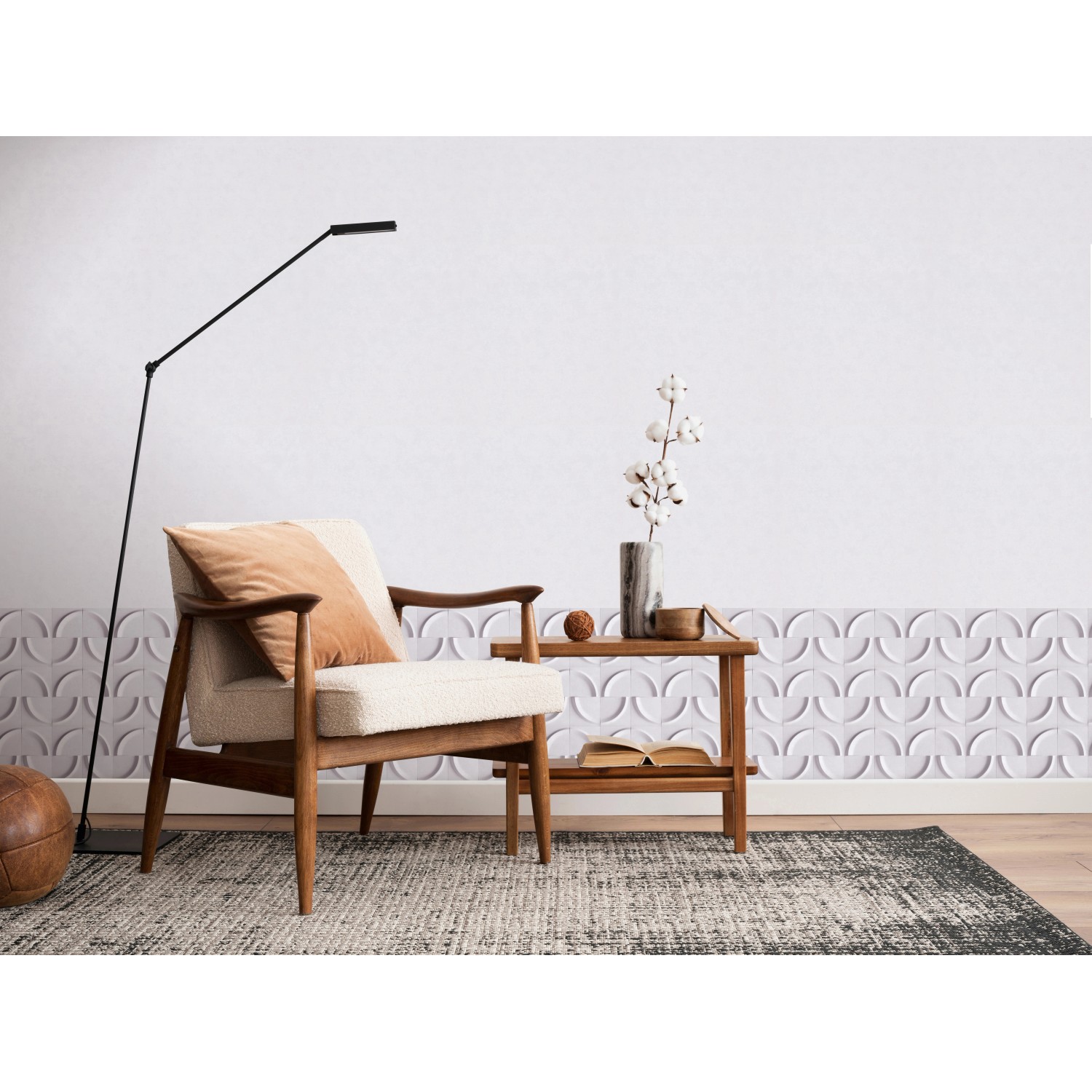 Moderne, rosa Marburg Bordüre mit grafischem Muster im Wohnzimmer. Dekorativer Wandschmuck.