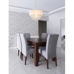 Weiße Näve Pendelleuchte Kristallo mit Kristallen über Esstisch im Esszimmer.