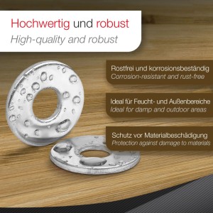 Zwei glänzende SOTECH M8 Edelstahl V2A Unterlegscheiben mit Wassertropfen auf Holz. Rostfrei, robust, für Außenbereiche.
