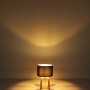 Globo Tischlampe Moritz, braun, mit Holzfuß und weißem Textilschirm.