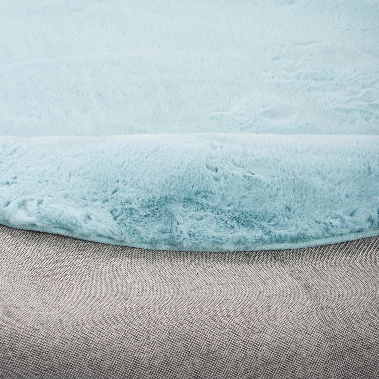 Türkiser, runder Fellteppich (80x80cm) der Marke Pergamon. Super Soft und luxuriös.