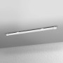 Weiße Ledvance LED-Lichtleiste Power Batten (120 cm, 2700 lm) an der Decke.