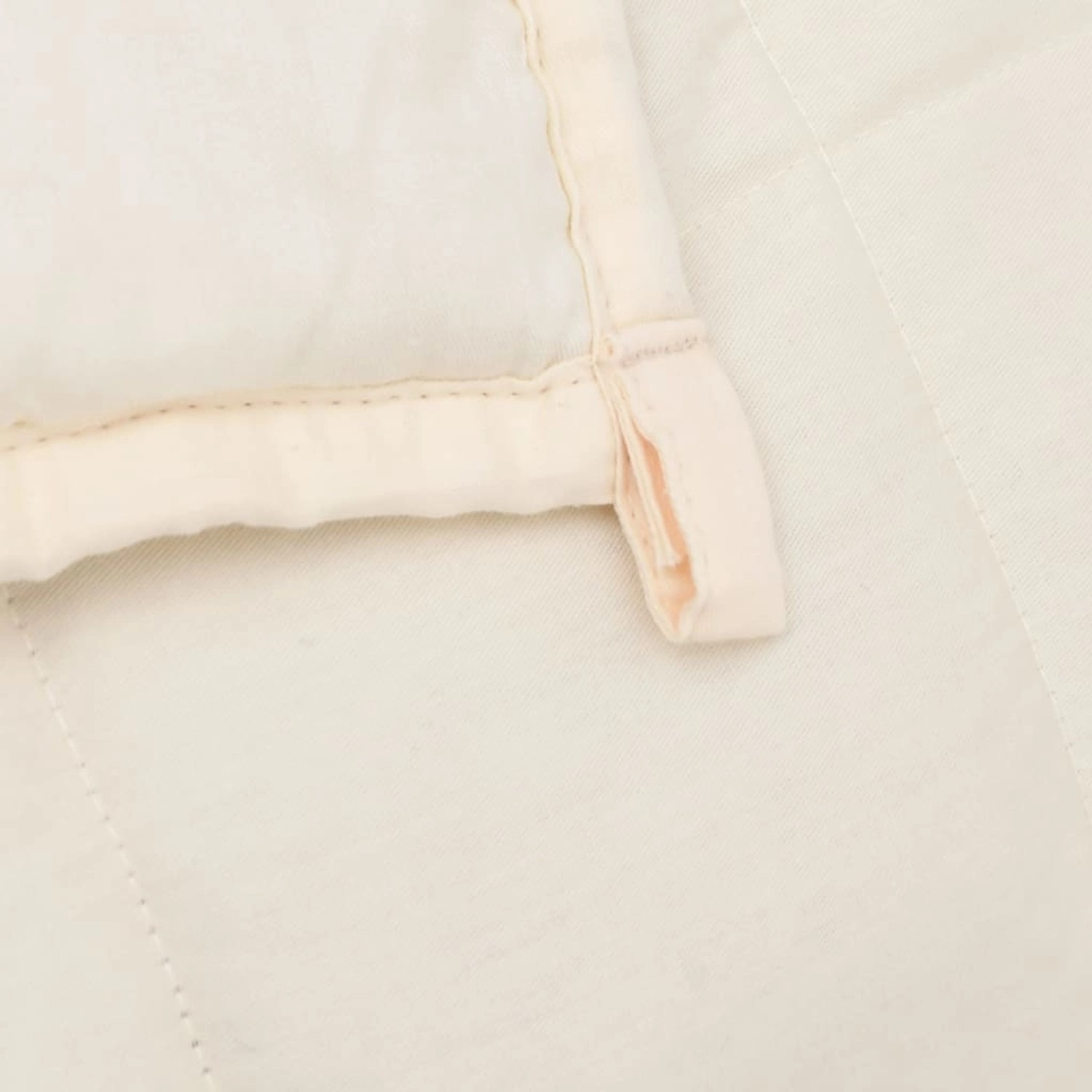 Detailansicht: Hellcremefarbene vidaXL Gewichtsdecke (120x180 cm, 5 kg) aus Stoff.